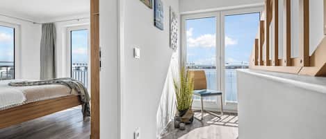 2 Schlafzimmer, Schreibtisch, Bügeleisen/Bügelbrett, Reisekinderbett