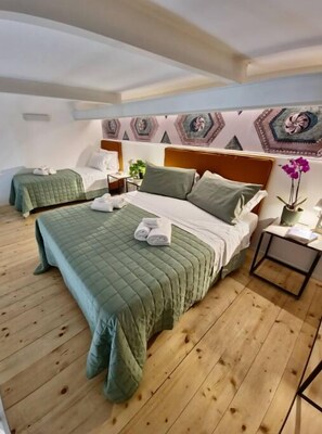5 habitaciones, tabla de planchar con plancha y cuna de viaje 