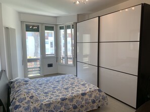 2 habitaciones, tabla de planchar con plancha, cunas y wifi gratis