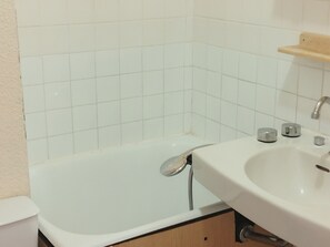 Bathroom - Studio on the slopes, pets allowed, 1st floor (Les Adrets-Prapoutel)