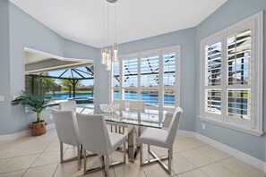 Dining - Enjoy own small beach w hammock, perfect location freshly renovated ins. and out (Cape Coral)