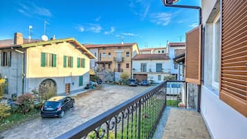 Rumah Keluarga, beberapa kamar (La Valbinella Few Meters From Varese) | Halaman properti