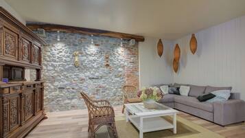 Family House, Multiple Bedrooms (La Valbinella Few Meters From Varese) | Living area | 21-inch flat-screen TV with cable channels