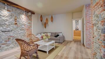 Televisi layar datar 21-inci dengan saluran TV kabel