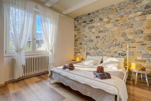 Family House, Multiple Bedrooms (La Valbinella Few Meters From Varese) | 2 bedrooms, iron/ironing board, free WiFi, bed sheets - La Valbinella Few Meters From Varese Lake (Gavirate)