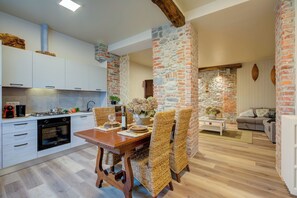 Family House, Multiple Bedrooms (La Valbinella Few Meters From Varese) | Private kitchen | Fridge, microwave, oven, stovetop - La Valbinella Few Meters From Varese Lake (Gavirate)