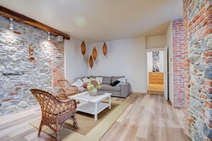 Family House, Multiple Bedrooms (La Valbinella Few Meters From Varese) | Living area | 21-inch flat-screen TV with cable channels