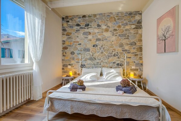 Family House, Multiple Bedrooms (La Valbinella Few Meters From Varese) | 2 bedrooms, iron/ironing board, free WiFi, bed sheets