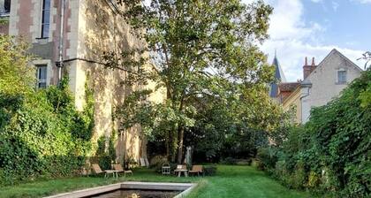 Historic Mansion with Pool, 6 Bedrooms, and Modern Comforts in Nogent-le-Rotrou