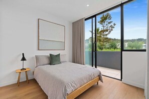 3 bedrooms, desk, iron/ironing board, WiFi