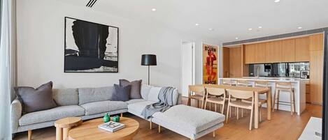 Een televisie en een kantoor