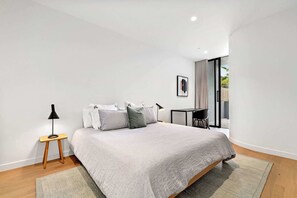 3 bedrooms, desk, iron/ironing board, WiFi