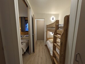 1 habitación y ropa de cama