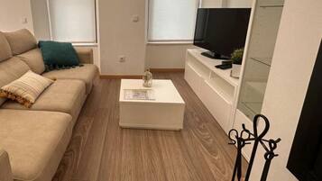 Televisión y chimenea