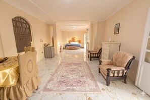 City Room, 1 Bedroom, Non Smoking, City View | Egyptian cotton sheets, premium bedding, down comforters - Chez l'ami hotel (Giza)