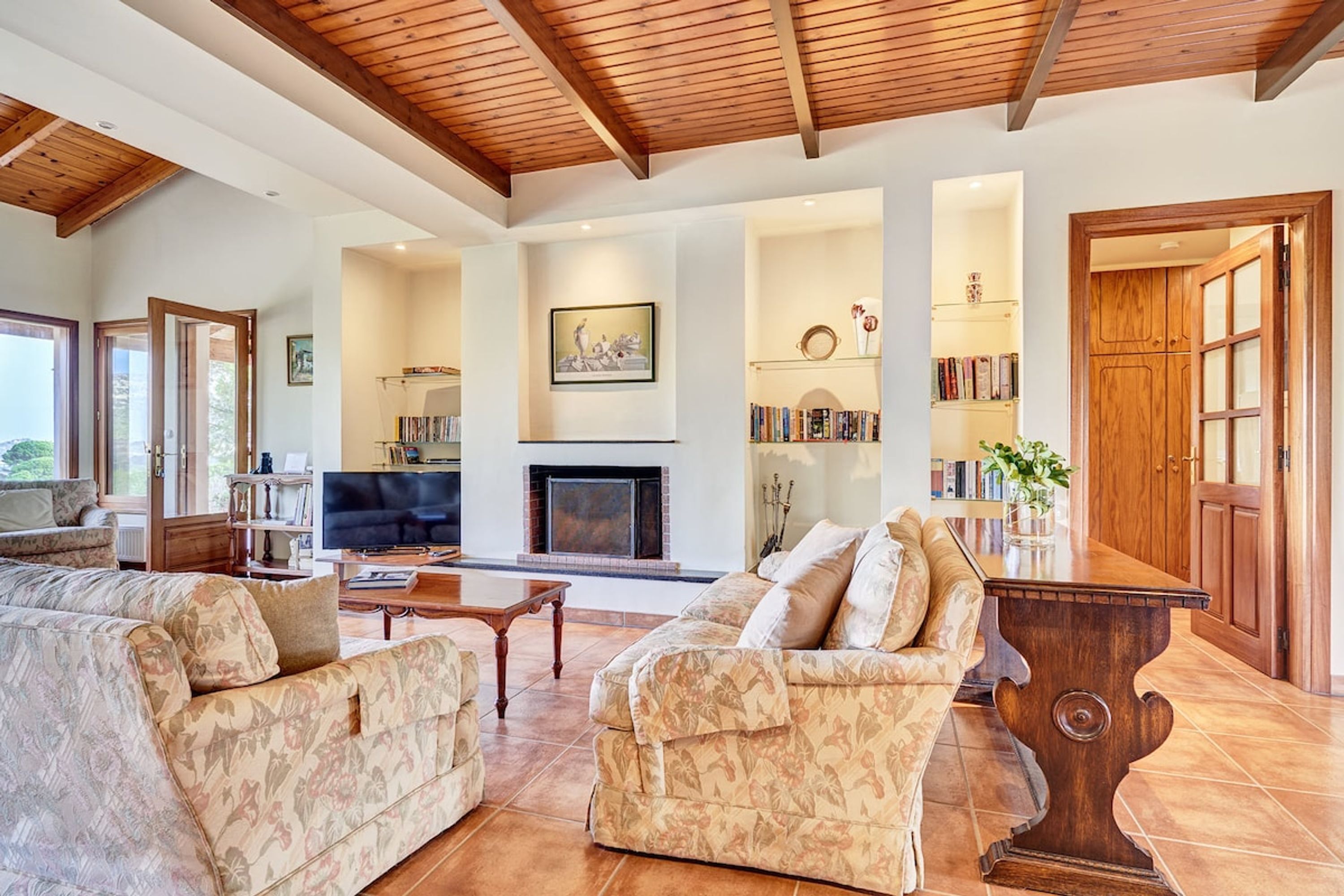 TV, fireplace, offices