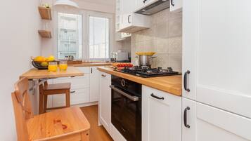 Dishwasher, electric kettle, cookware/dishes/utensils