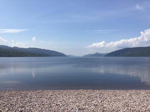 Luxury Riverside 2BR Apartment - Sleeps 4