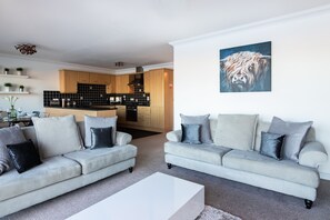 TV, stereo - Spacious Riverside 2BR Apartment - City Centre (Inverness)