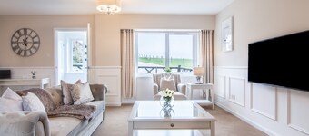 Essich Park - 2BR - Hot Tub - Sleeps 4