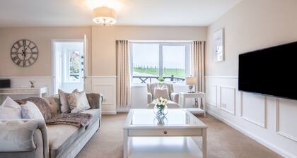 Essich Park - 2BR - Hot Tub - Sleeps 4