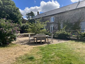 Outdoor dining - Dishcombe Cottage (Okehampton)