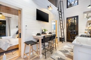 2 slaapkamers, een strijkplank/strijkijzer, wifi, beddengoed