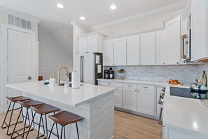 Fridge, microwave, oven, stovetop - Gulf Views | Rooftop Patio | 4 Bikes | Heated Pool (Santa Rosa Beach)