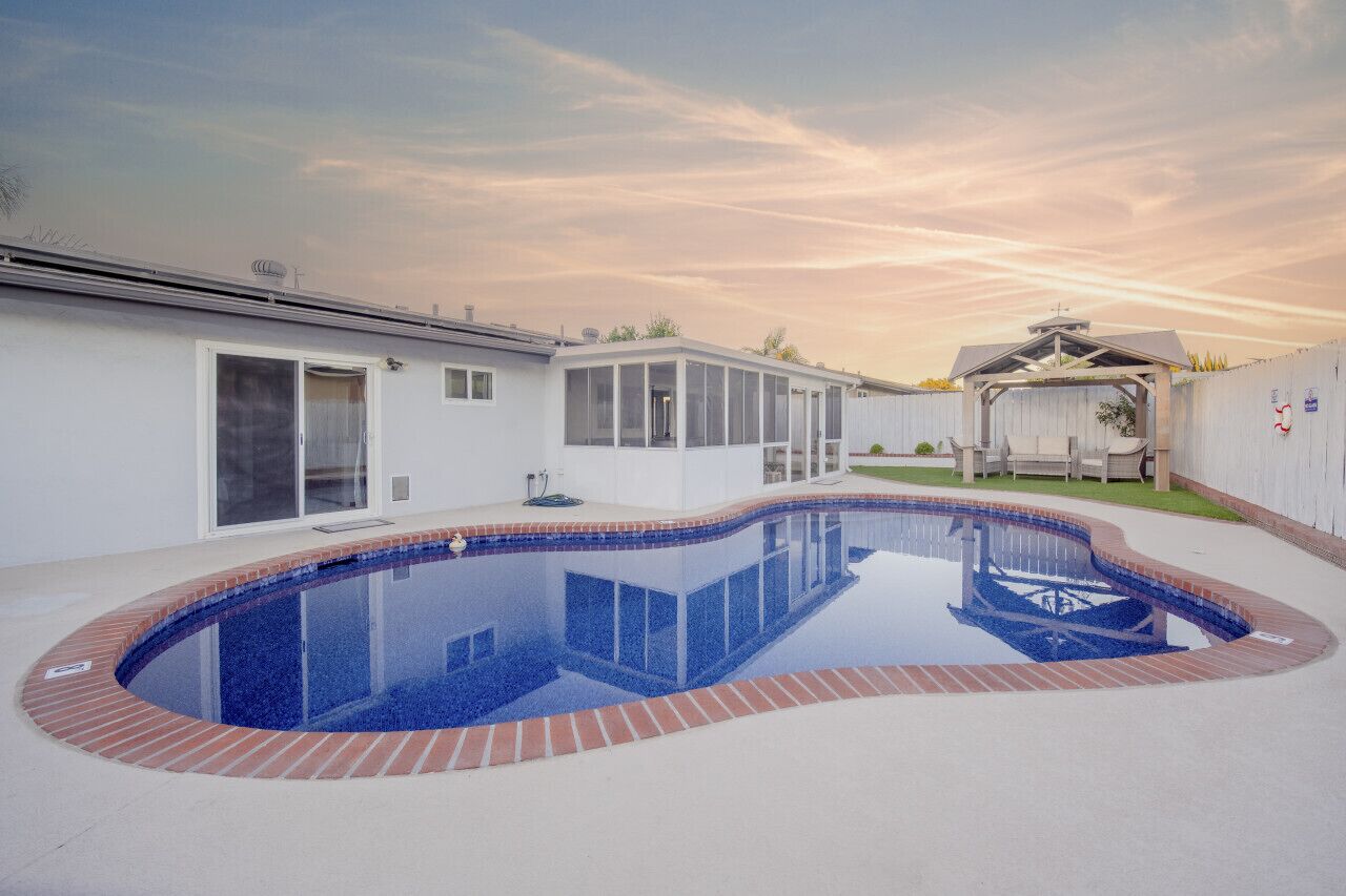 California Dreamin' + Pool + Beaches 15 mins away!