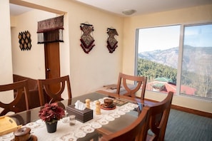 Free daily continental breakfast - Sarah's Lodge (Bhurban)