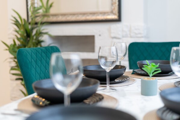 House | Dining - Impeccable 3-bed House in Abbeywood (London)