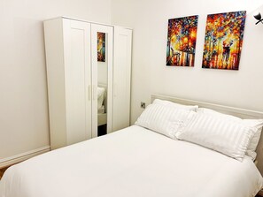 2 makuuhuonetta, silitysrauta/-lauta, ilmainen Wi-Fi, vuodevaatteet
