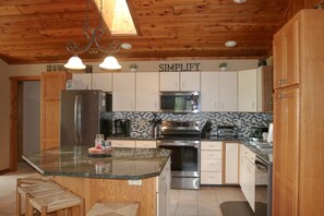 Refrigerador, microondas, placa de cocina, lavavajillas