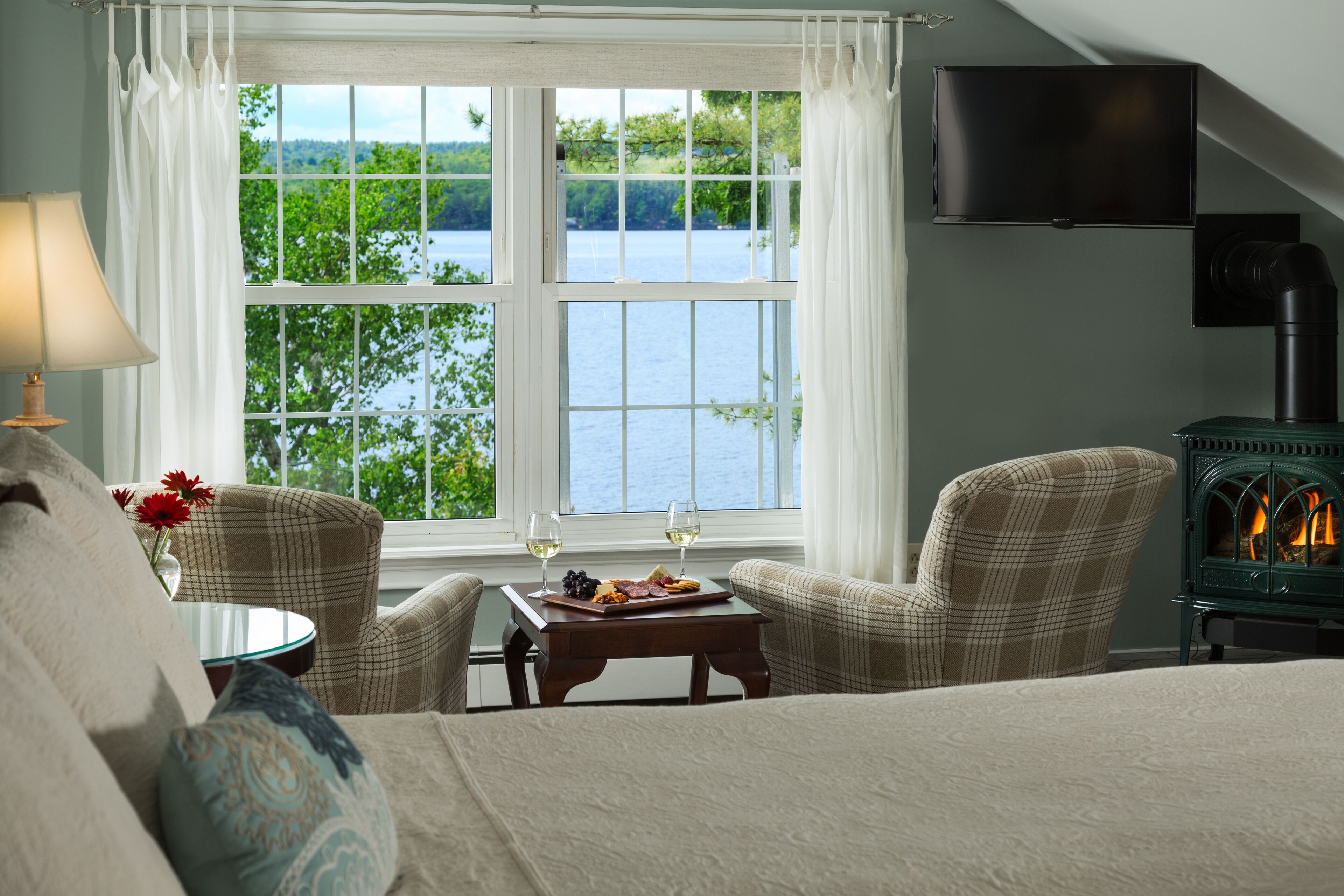 Sugarloaf Mountain Suite, 3rd Floor, Fireplace, Jetted Spa Tub | Lake view