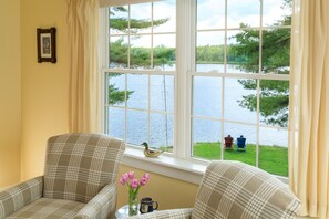 Penobscot Bay, 2nd Floor, Corner Room. Detached Bath | Individually decorated, individually furnished, free WiFi - Wolf Cove Inn (Poland)