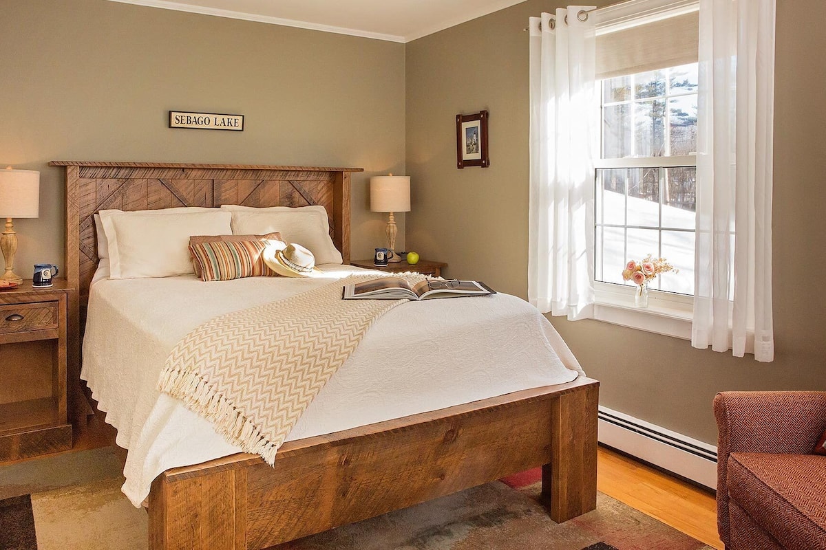 Sebago Lake, 2nd Floor, Corner Room