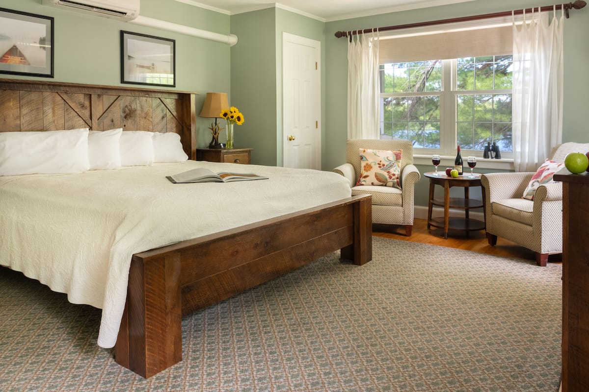 Moosehead Lake, 2nd Floor, Dog friendly