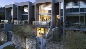 Exterior - Lakefront Apartment close to town (Wānaka)