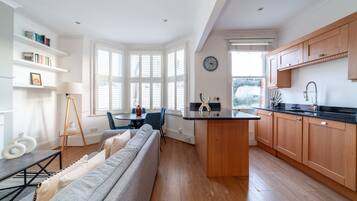 Apartment | Living area | 37-inch Smart TV with satellite channels, Netflix, streaming services