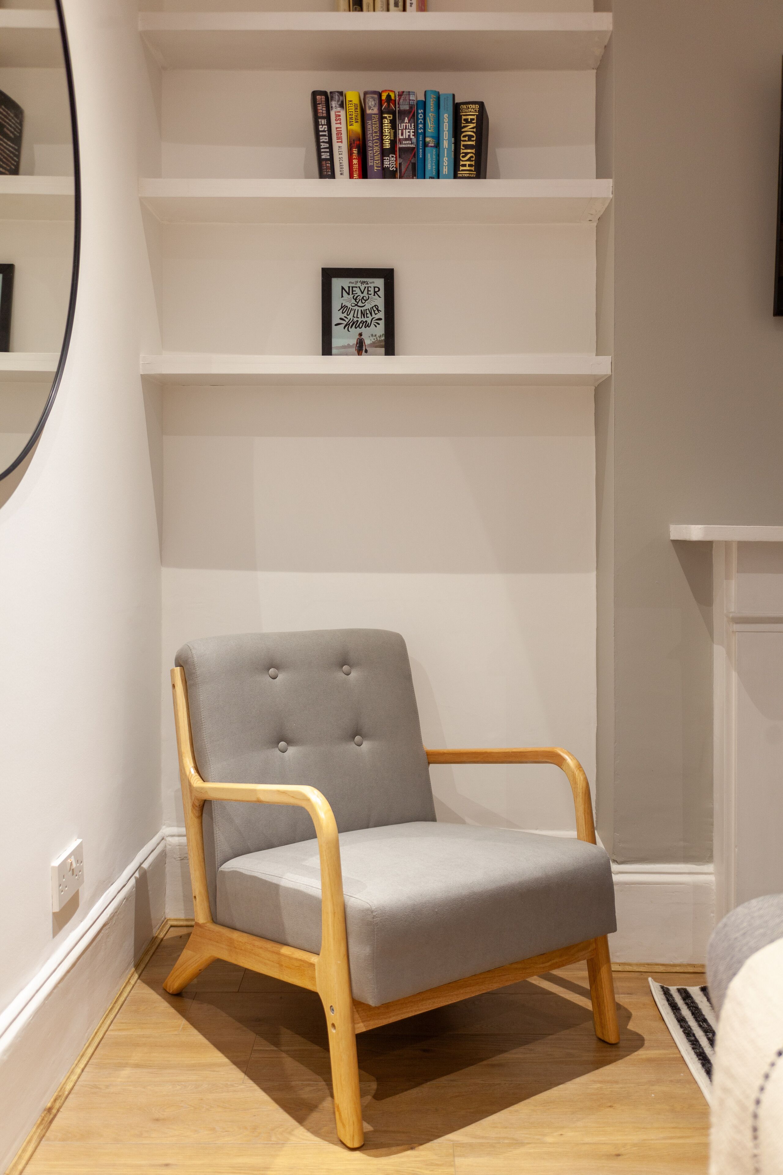 อพาร์ทเมนท์ | บริเวณนั่งเล่น | สมาร์ททีวี 37 นิ้ว พร้อมช่องดาวเทียม, Netflix, บริการสตรีมมิ่ง