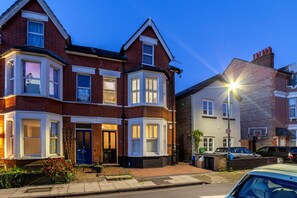 Exterior - The Richmond Apartments (Richmond)