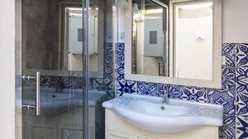 Hårføner og håndklær