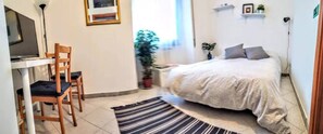 1 bedroom, iron/ironing board, WiFi, bed sheets - Pigneto Room directly Connected to Termini, Colosseum, Vatican, Trevi Fountain (Roma)