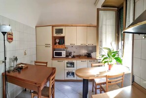 Private kitchen - Pigneto Room directly Connected to Termini, Colosseum, Vatican, Trevi Fountain (Roma)