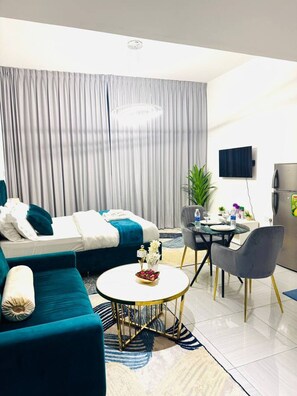 1 bedroom, iron/ironing board, WiFi, bed sheets - Cozy Apartment in Jumeirah Village circle, Dubai. (Dubai)