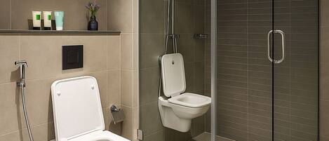 Dusche, Haartrockner, Bidet, Handtücher