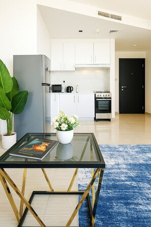Fridge, microwave, oven, stovetop - Studio for a Relaxing Stay (Dubái)