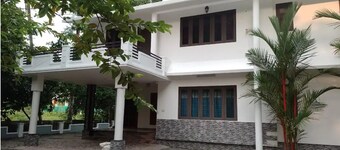 Kayyany's Villa - A Large Family Home
