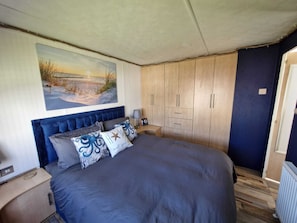 Cabin | 2 bedrooms, iron/ironing board, free WiFi, bed sheets