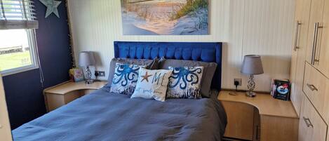 Mökki | 2 makuuhuonetta, silitysrauta/-lauta, ilmainen Wi-Fi, vuodevaatteet